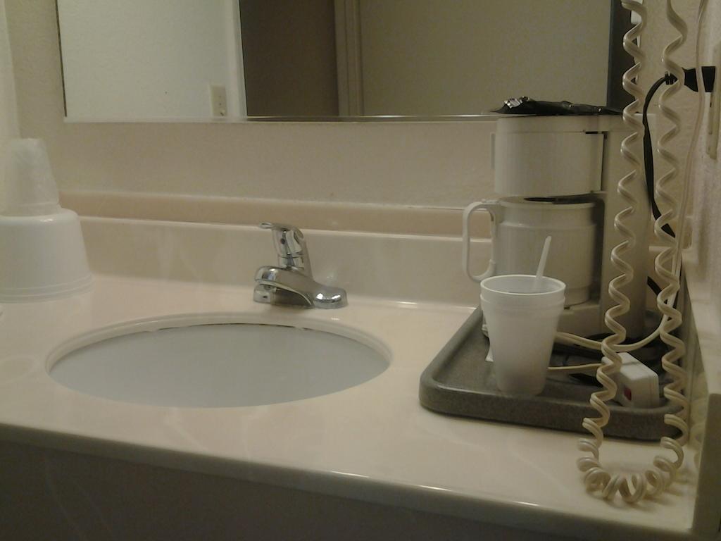 טולאר Budget Inn מראה חיצוני תמונה