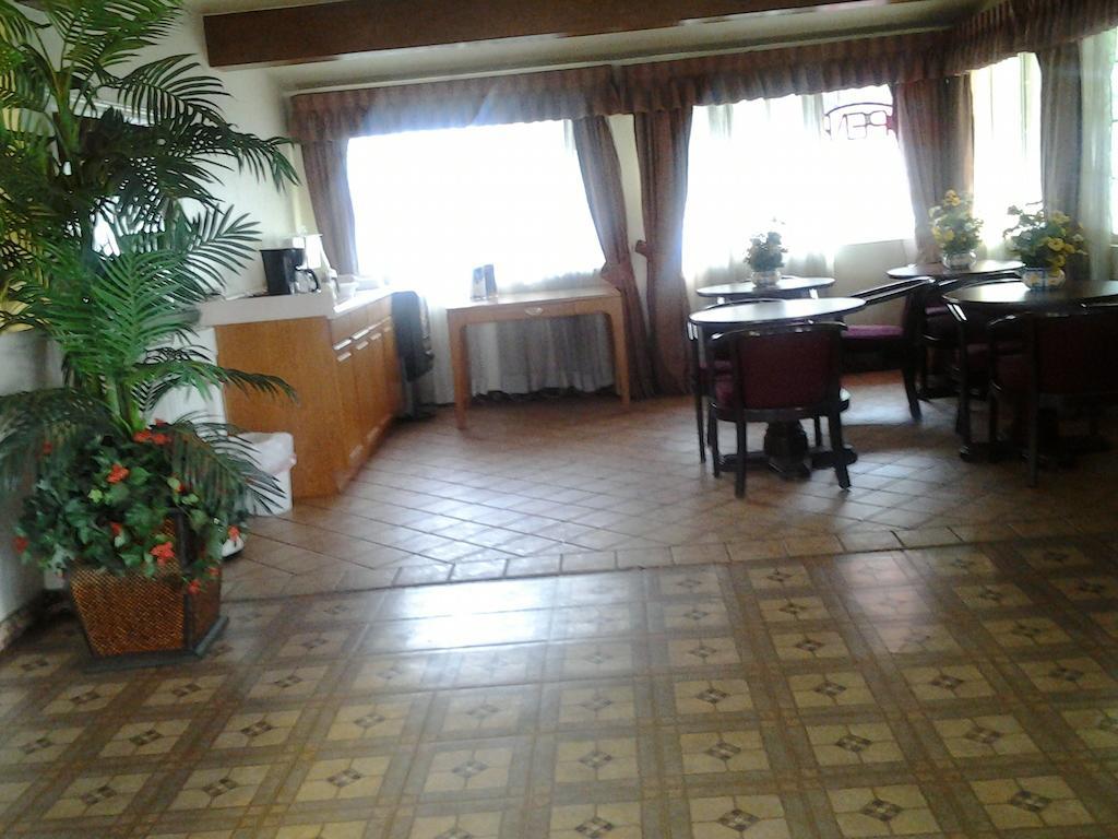 טולאר Budget Inn מראה חיצוני תמונה